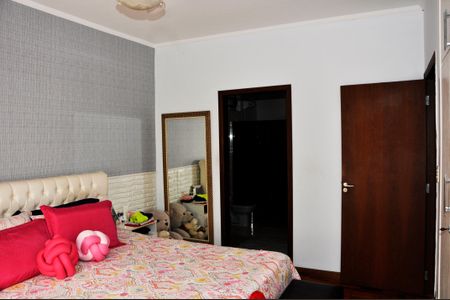 Casa à venda com 532m², 3 quartos e 4 vagasDetalhe - Quarto 01 com Suíte