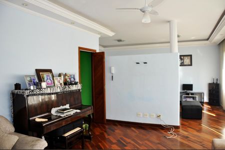 Casa à venda com 532m², 3 quartos e 4 vagasDetalhe - Sala