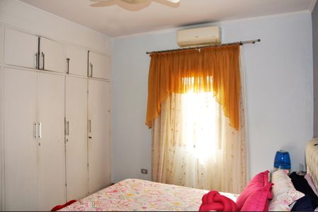 Casa à venda com 532m², 3 quartos e 4 vagasDetalhe - Quarto 01 com Suíte