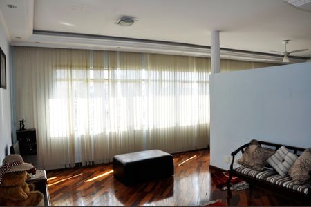 Casa à venda com 532m², 3 quartos e 4 vagasDetalhe - Sala