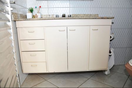 Casa à venda com 532m², 3 quartos e 4 vagasDetalhe - Banheiro Social