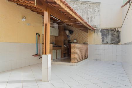Casa à venda com 280m², 4 quartos e 4 vagas Casa à venda com 280m², 4 quartos e 4 vagasQuintal