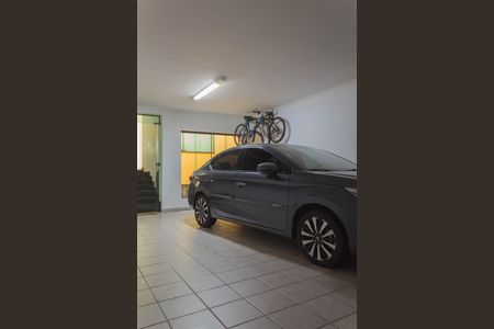 Casa à venda com 280m², 4 quartos e 4 vagas Casa à venda com 280m², 4 quartos e 4 vagasGaragem