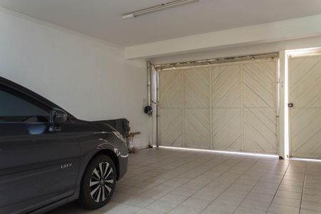 Casa à venda com 280m², 4 quartos e 4 vagas Casa à venda com 280m², 4 quartos e 4 vagasGaragem