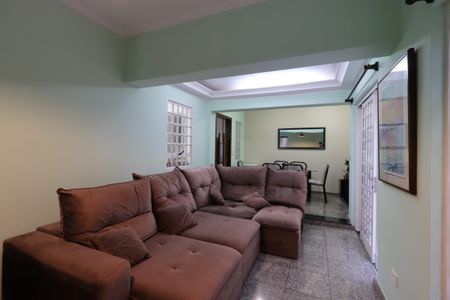 Casa para alugar com 276m², 4 quartos e 6 vagasSala