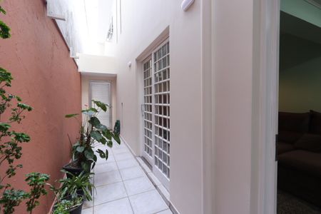 Casa para alugar com 276m², 4 quartos e 6 vagasCorredor externo