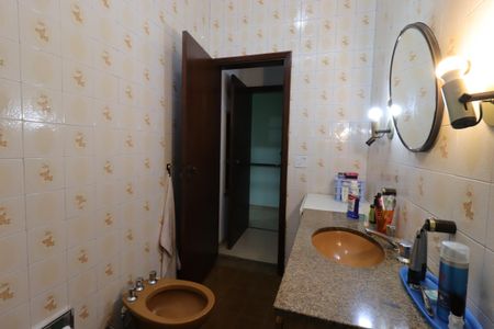 Casa para alugar com 276m², 4 quartos e 6 vagasBanheiro da Suíte 1