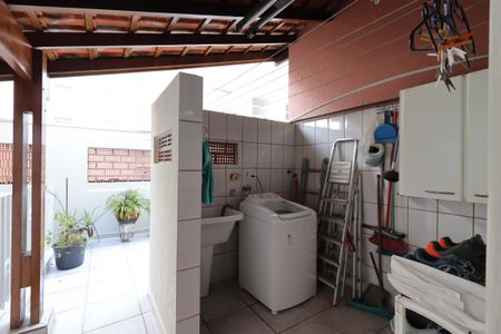 Casa para alugar com 276m², 4 quartos e 6 vagasÁrea de Serviço