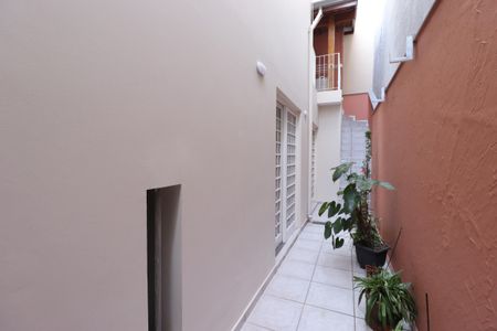 Casa para alugar com 276m², 4 quartos e 6 vagasCorredor externo