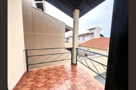 Casa à venda com 180m², 3 quartos e 2 vagasSacada do Quarto 3