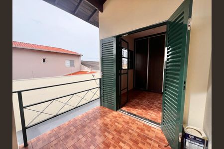 Casa à venda com 180m², 3 quartos e 2 vagasSacada do Quarto 3