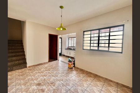 Casa à venda com 180m², 3 quartos e 2 vagasSala 1