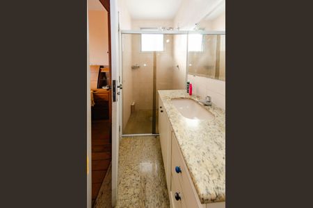 Apartamento à venda com 200m², 4 quartos e 2 vagas Apartamento à venda com 200m², 4 quartos e 2 vagasBanheiro suíte