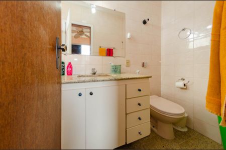 Apartamento à venda com 200m², 4 quartos e 2 vagas Apartamento à venda com 200m², 4 quartos e 2 vagasBanheiro suíte