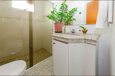 Apartamento à venda com 200m², 4 quartos e 2 vagas Apartamento à venda com 200m², 4 quartos e 2 vagasBanheiro 2