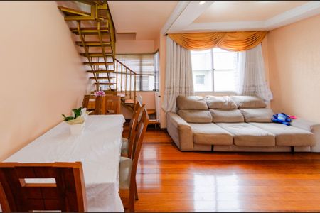 Apartamento à venda com 200m², 4 quartos e 2 vagas Apartamento à venda com 200m², 4 quartos e 2 vagasSala