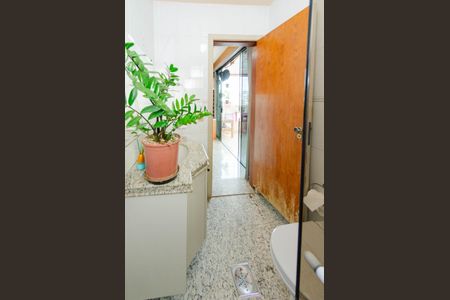 Apartamento à venda com 200m², 4 quartos e 2 vagas Apartamento à venda com 200m², 4 quartos e 2 vagasBanheiro 2