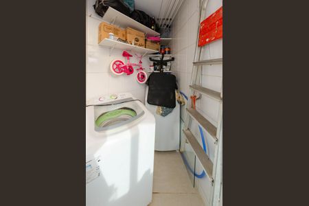 Apartamento à venda com 200m², 4 quartos e 2 vagas Apartamento à venda com 200m², 4 quartos e 2 vagasÁrea de serviço