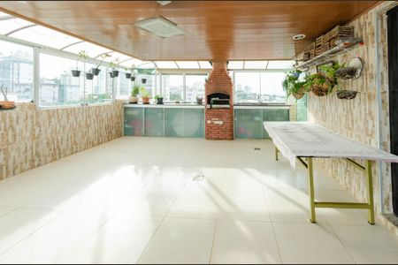 Apartamento à venda com 200m², 4 quartos e 2 vagas Apartamento à venda com 200m², 4 quartos e 2 vagasCobertura