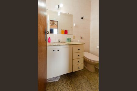 Apartamento à venda com 200m², 4 quartos e 2 vagas Apartamento à venda com 200m², 4 quartos e 2 vagasBanheiro suíte