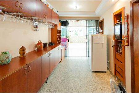 Apartamento à venda com 200m², 4 quartos e 2 vagas Apartamento à venda com 200m², 4 quartos e 2 vagasSala 2