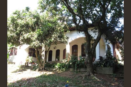 Casa à venda com 2500m², 2 quartos e 30 vagasFachada