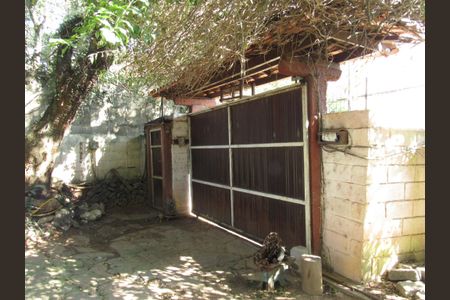 Casa à venda com 2500m², 2 quartos e 30 vagasFachada