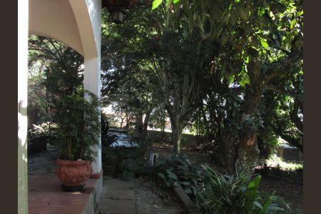 Casa à venda com 2500m², 2 quartos e 30 vagasÁrea Externa