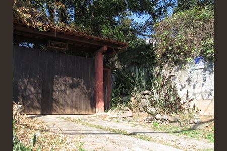 Casa à venda com 2500m², 2 quartos e 30 vagasFachada