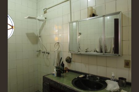 Casa à venda com 2500m², 2 quartos e 30 vagasBanheiro