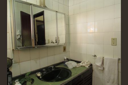 Casa à venda com 2500m², 2 quartos e 30 vagasBanheiro