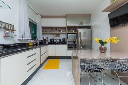 Casa à venda com 320m², 3 quartos e 4 vagasCozinha