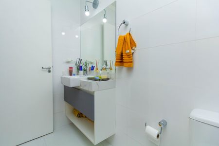 Casa à venda com 320m², 3 quartos e 4 vagasBanheiro da Suíte 1