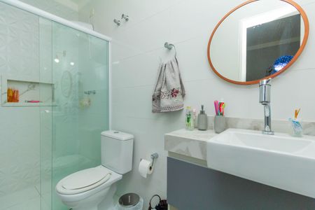 Casa à venda com 320m², 3 quartos e 4 vagasBanheiro da Suíte 2