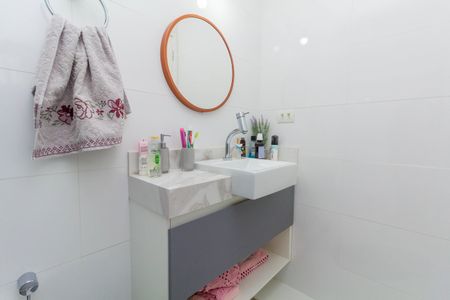 Casa à venda com 320m², 3 quartos e 4 vagasBanheiro da Suíte 2