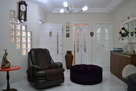 Casa à venda com 245m², 3 quartos e 3 vagasSala