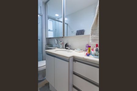 Apartamento à venda com 146m², 3 quartos e 3 vagas Apartamento à venda com 146m², 3 quartos e 3 vagasBanheiro da Suite