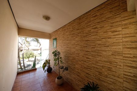 Casa à venda com 106m², 2 quartos e 2 vagas Casa à venda com 106m², 2 quartos e 2 vagasEntrada