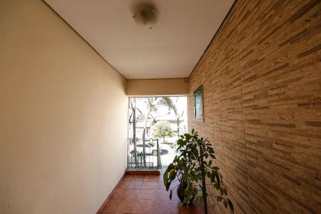 Casa à venda com 106m², 2 quartos e 2 vagas Casa à venda com 106m², 2 quartos e 2 vagasEntrada