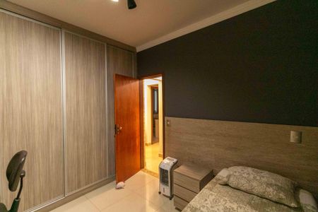 Casa à venda com 200m², 3 quartos e 3 vagasQuarto 2