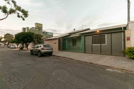 Casa à venda com 200m², 3 quartos e 3 vagasFachada