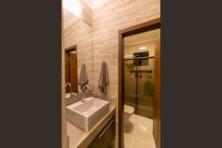 Casa à venda com 200m², 3 quartos e 3 vagasBanheiro