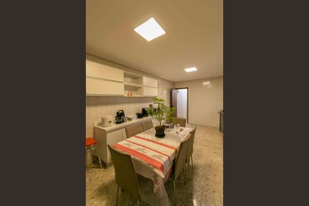 Casa à venda com 200m², 3 quartos e 3 vagasCopa