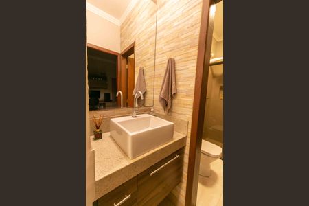 Casa à venda com 200m², 3 quartos e 3 vagasBanheiro