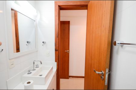 Apartamento para alugar com 96m², 3 quartos e 2 vagas Apartamento para alugar com 96m², 3 quartos e 2 vagasBanheiro Social