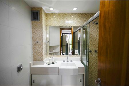 Apartamento para alugar com 96m², 3 quartos e 2 vagas Apartamento para alugar com 96m², 3 quartos e 2 vagasBanheiro da Suíte