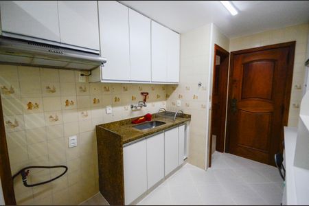 Apartamento para alugar com 96m², 3 quartos e 2 vagas Apartamento para alugar com 96m², 3 quartos e 2 vagasCozinha