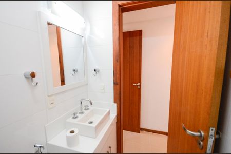 Apartamento para alugar com 96m², 3 quartos e 2 vagas Apartamento para alugar com 96m², 3 quartos e 2 vagasBanheiro Social