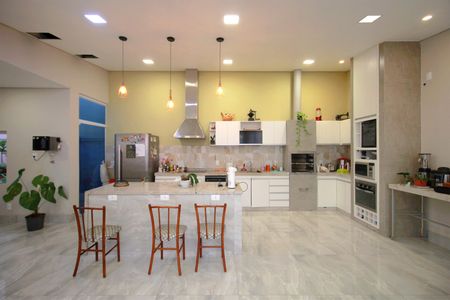 Casa à venda com 384m², 4 quartos e 2 vagasCozinha
