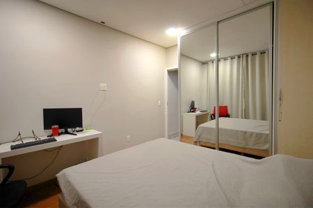 Casa à venda com 384m², 4 quartos e 2 vagasQuarto 2